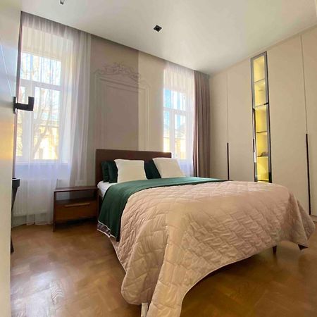 Favorit Apartments 2 Кім Безкоштовна Парковка Центр З Балконом Не Далеко Від Ж Д Вокзалу Звітні Документи Лвив Екстериор снимка