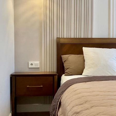 Favorit Apartments 2 Кім Безкоштовна Парковка Центр З Балконом Не Далеко Від Ж Д Вокзалу Звітні Документи Лвив Екстериор снимка