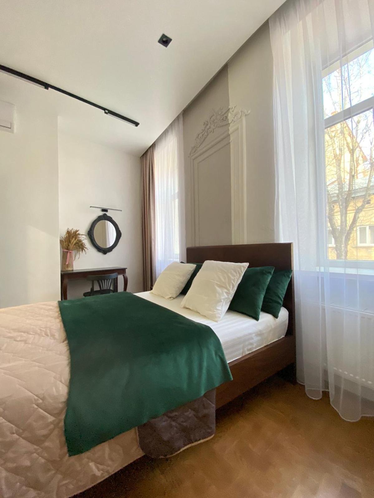 Favorit Apartments 2 Кім Безкоштовна Парковка Центр З Балконом Не Далеко Від Ж Д Вокзалу Звітні Документи Лвив Екстериор снимка